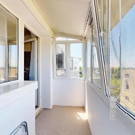 Daire Bright & Cozy With Sunset View Bükreş